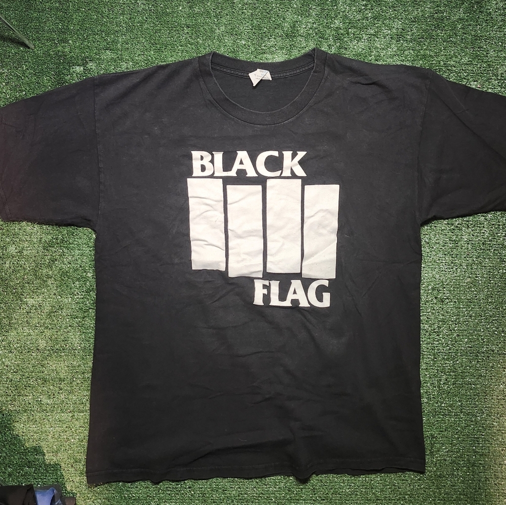 Retro Black Flag bars tee